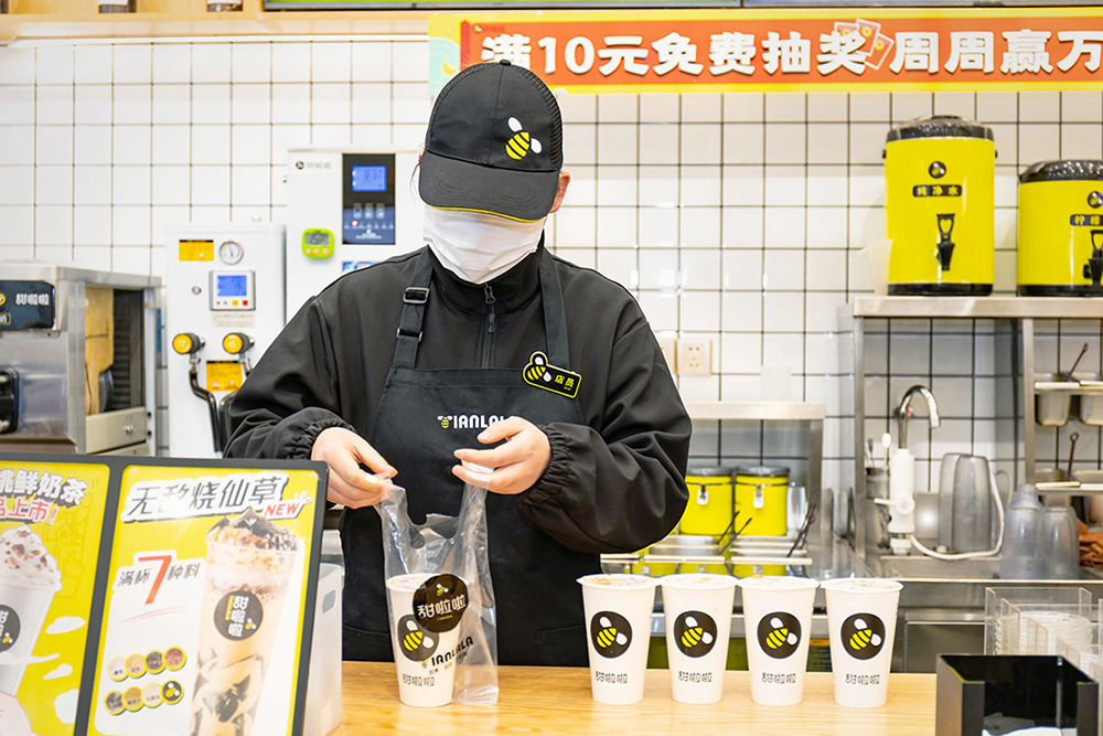 甜啦啦高鐵冠名專列震撼首發，甜啦啦進入“品牌加速度”時代!
